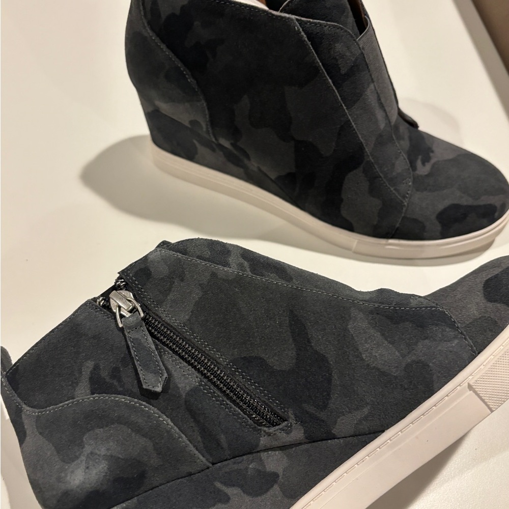 New-in box Paolo Blk/Charcoal Camouflage Wedge Sneakers 8.5